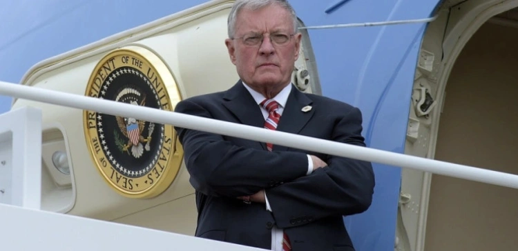 B. doradca Trumpa do Polski: Zrezygnujcie z broni nuklearnej