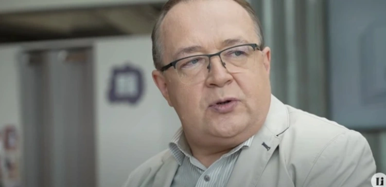 „Milczenie Łazarza” - o poezji po katastrofie, wierze i języku. Rozmowa z Piotrem Goćkiem