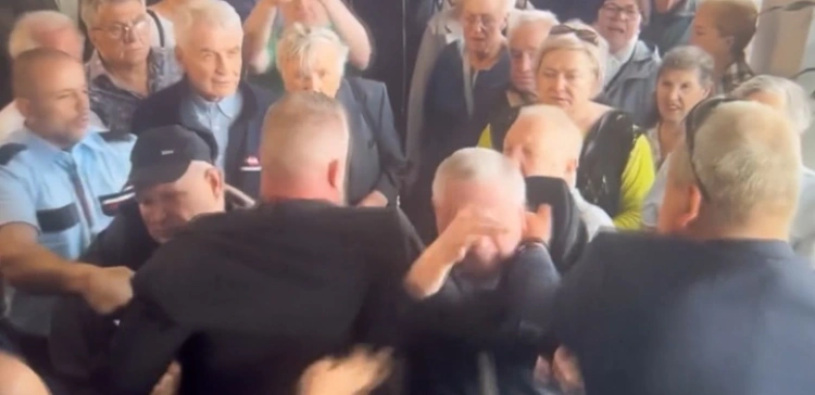 PO i PSL che siłowo wepchnąć migrantów? Ogromne zamieszki w podlaskim sejmiku [Wideo]