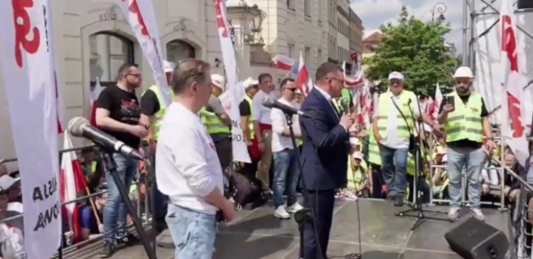 Ogromna demonstracja w Warszawie. „Ktoś nam próbuje ukraść nasz kraj”