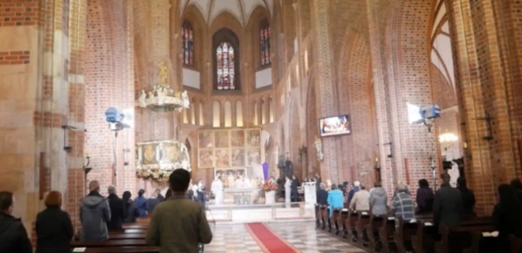 Czy polscy katolicy mają na kogo głosować? Zaskakujące wyniki sondażu