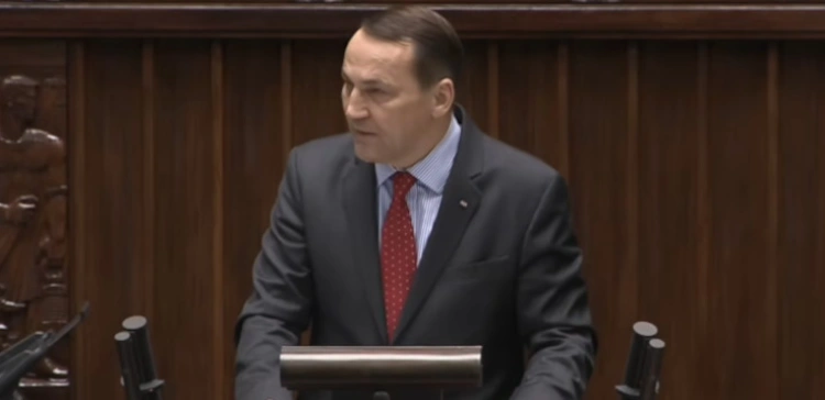 Sikorski: Grozi nam wojna, nawet w tym roku. Polska doświadcza 2-3 cyberataków dziennie